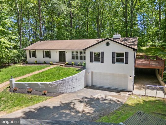 Attached, Exterior, Facade, Ranch