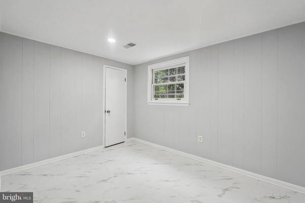 Empty room, Interior, Marble, Recessed Lighting