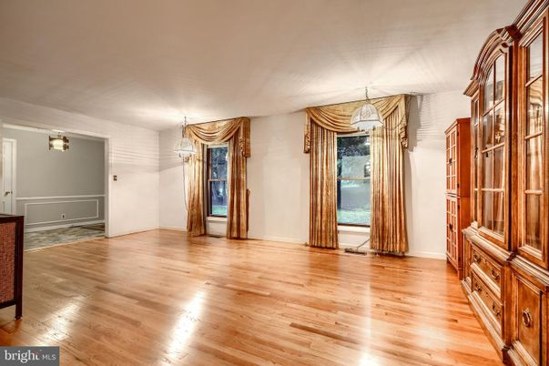 Chandelier, Empty room, Interior, Wood Texture Flooring