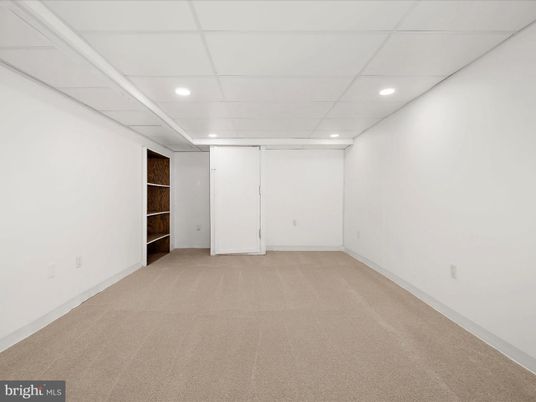 Empty room, Interior, Recessed Lighting