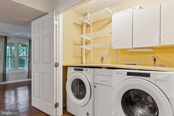 Interior, Washer, Wood Texture Flooring