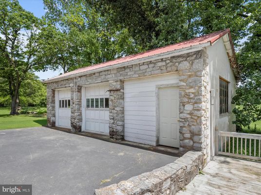 Detached Garage, Exterior