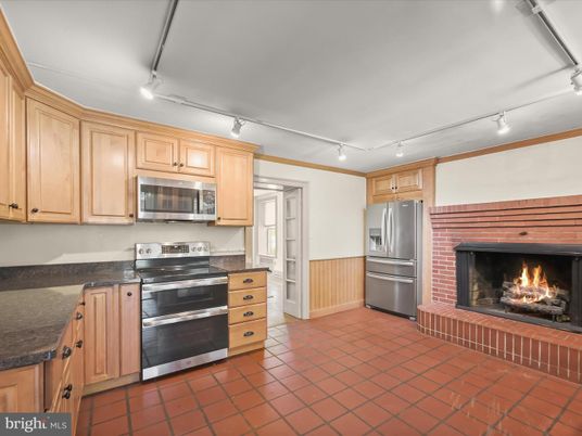 Fireplace, Interior, Kitchen, Stainless Steel Appliances