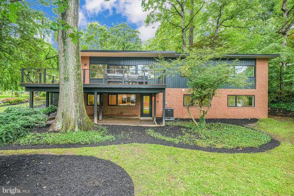 Backyard, Exterior, Facade, Brick Facade, Raised Ranch
