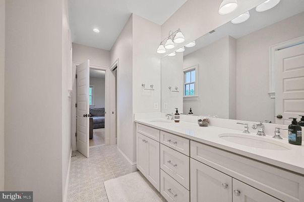 Bathroom, Dual Sink Vanities, Interior, Recessed Lighting