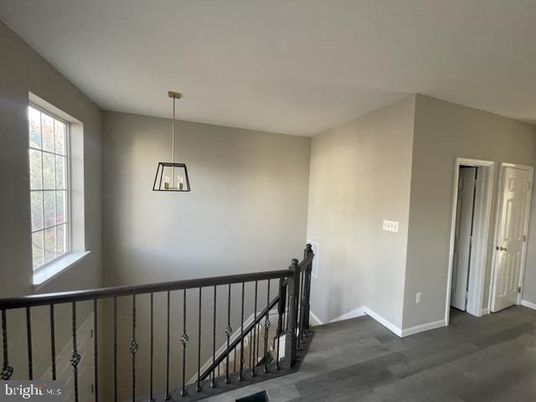 Interior, Pendant Lights, Wood Texture Flooring
