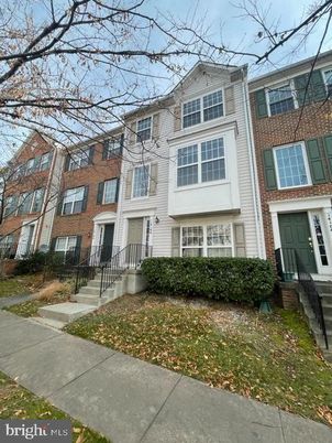 Exterior, Facade, Brick Facade, Rowhouse