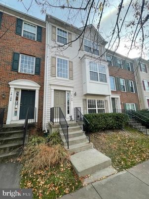 Exterior, Facade, Brick Facade, Rowhouse