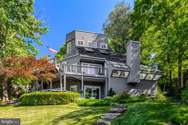 Exterior, Facade, Queen Anne Victorian