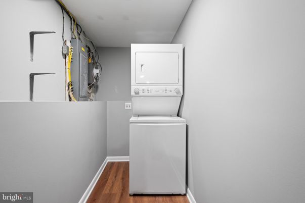 Interior, Utility Closets, Washer, Wood Texture Flooring