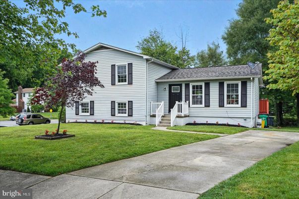 Backyard, Exterior, Facade, Split Level