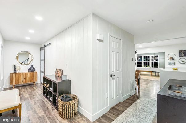 Interior, Recessed Lighting, Wood Texture Flooring