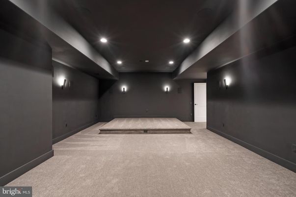 Empty room, Interior, Recessed Lighting