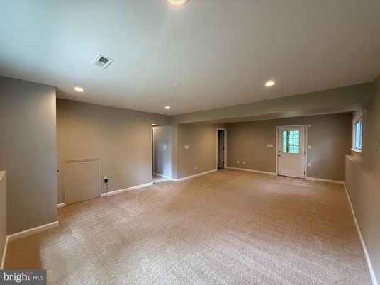 Empty room, Interior, Recessed Lighting