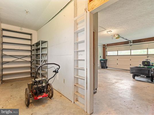 Garage, Interior