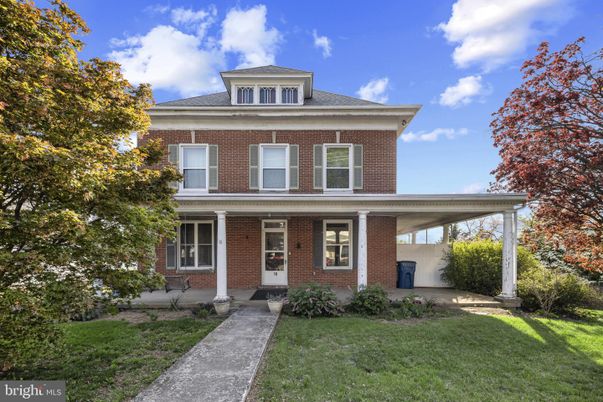 Exterior, Facade, Brick Facade, American Foursquare