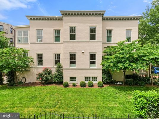Backyard, Exterior, Facade, Rowhouse