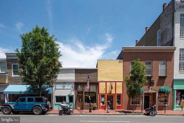 Exterior, Facade, Brick Facade, Rowhouse