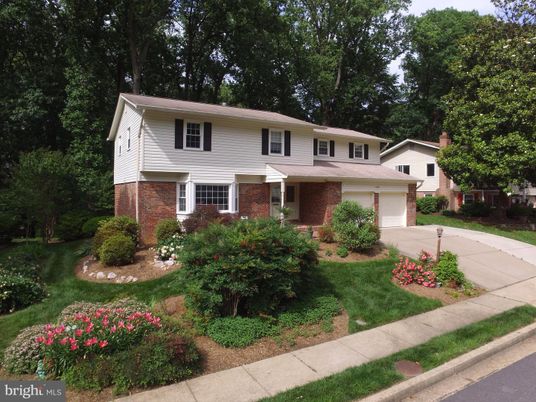 Attached, Exterior, Facade, Brick Facade, Raised Ranch