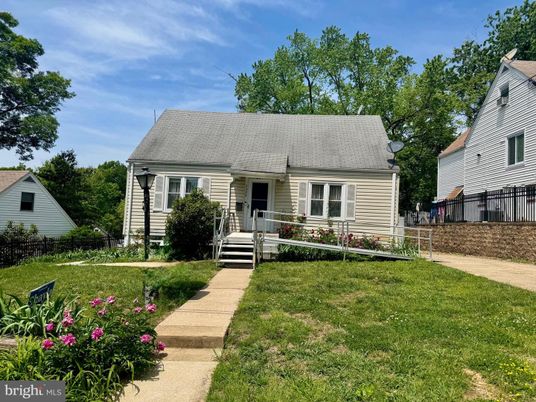 Backyard, Exterior, Facade, Cape Cod