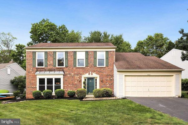Attached, Exterior, Facade, Brick Facade, Georgian