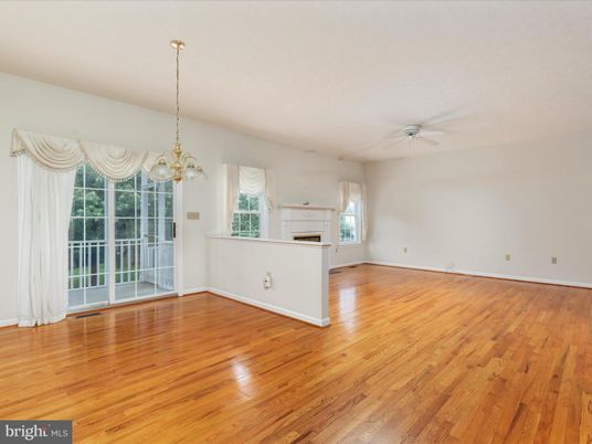 Empty room, Interior, Pendant Lights, Wood Texture Flooring