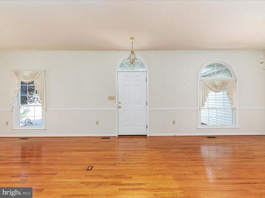 Chandelier, Empty room, Interior, Wood Texture Flooring