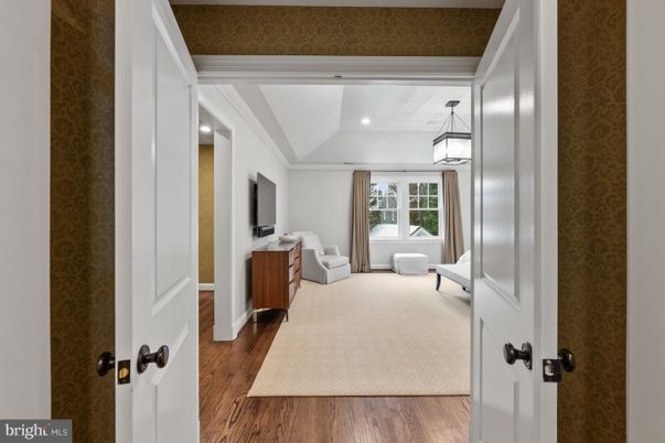 Interior, Pendant Lights, Recessed Lighting, Wood Texture Flooring