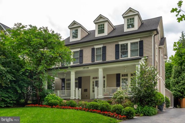 Exterior, Facade, American Foursquare