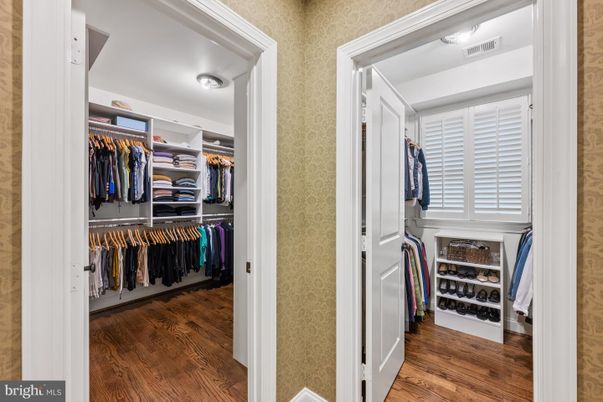 Interior, Walk-in Closets, Wood Texture Flooring