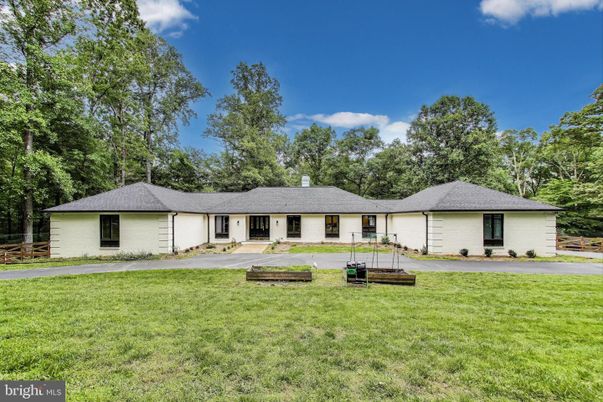 Backyard, Exterior, Facade, Ranch