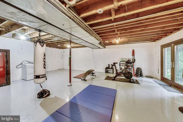 Fitness Equipment, Interior, Wooden Beams