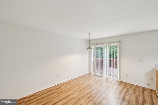 Empty room, Interior, Pendant Lights, Wood Texture Flooring