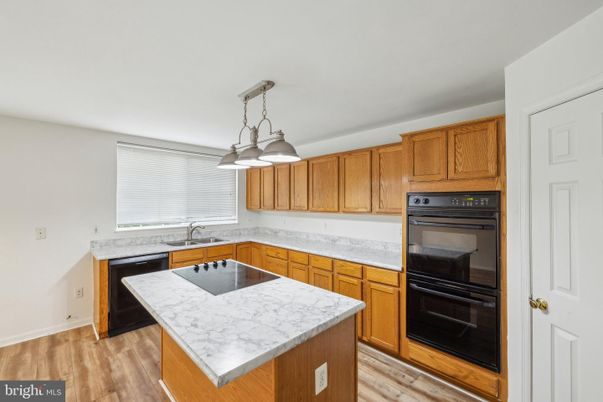 Interior, Kitchen, Pendant Lights, Wood Texture Flooring