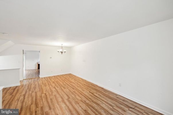 Chandelier, Empty room, Interior, Wood Texture Flooring