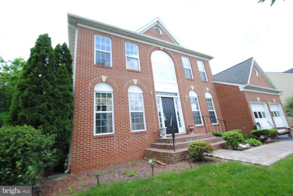 Attached, Exterior, Facade, Brick Facade, Georgian