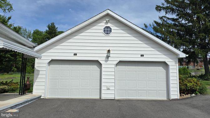 Detached Garage, Exterior