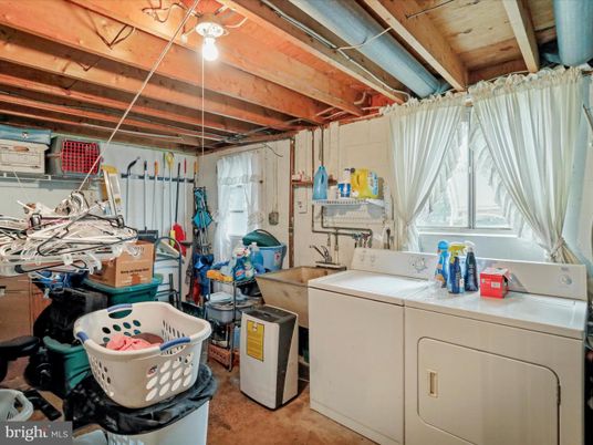 Interior, Washer, Wooden Beams, Wooden Ceilings
