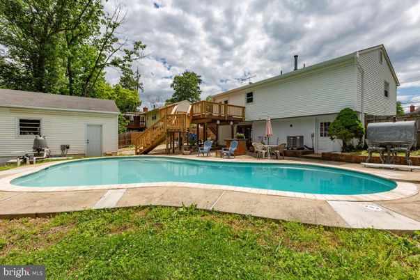 Exterior, Pool