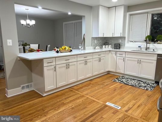 Chandelier, Dining room, Interior, Kitchen, Recessed Lighting, Wood Texture Flooring