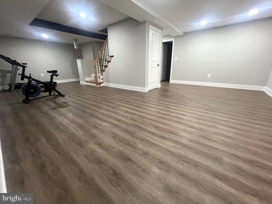 Fitness Equipment, Interior, Recessed Lighting, Wood Texture Flooring