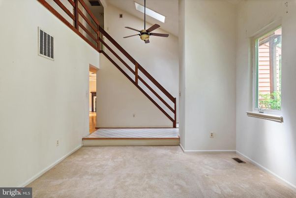 Empty room, Interior