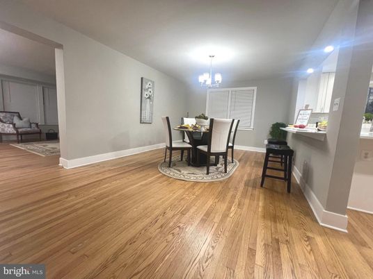 Chandelier, Dining room, Interior, Recessed Lighting, Wood Texture Flooring