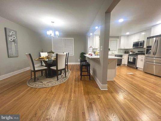 Chandelier, Dining room, Interior, Kitchen, Pendant Lights, Recessed Lighting, Wood Texture Flooring