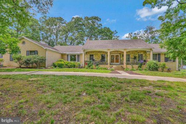 Backyard, Exterior, Facade, Ranch