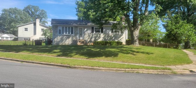 Exterior, Facade, Ranch