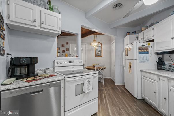 Chandelier, Interior, Kitchen, Wood Texture Flooring