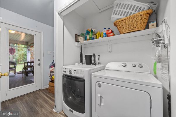 Interior, Utility Closets, Washer, Wood Texture Flooring