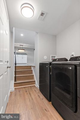 Interior, Recessed Lighting, Washer, Wood Texture Flooring