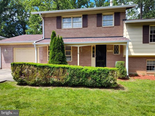Attached, Exterior, Facade, Brick Facade, Split Level